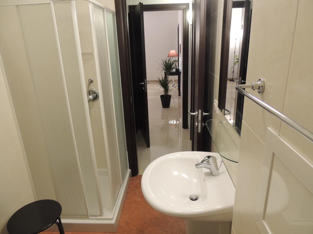 Domus Taranto Unica Sede Hotel ภายนอก รูปภาพ