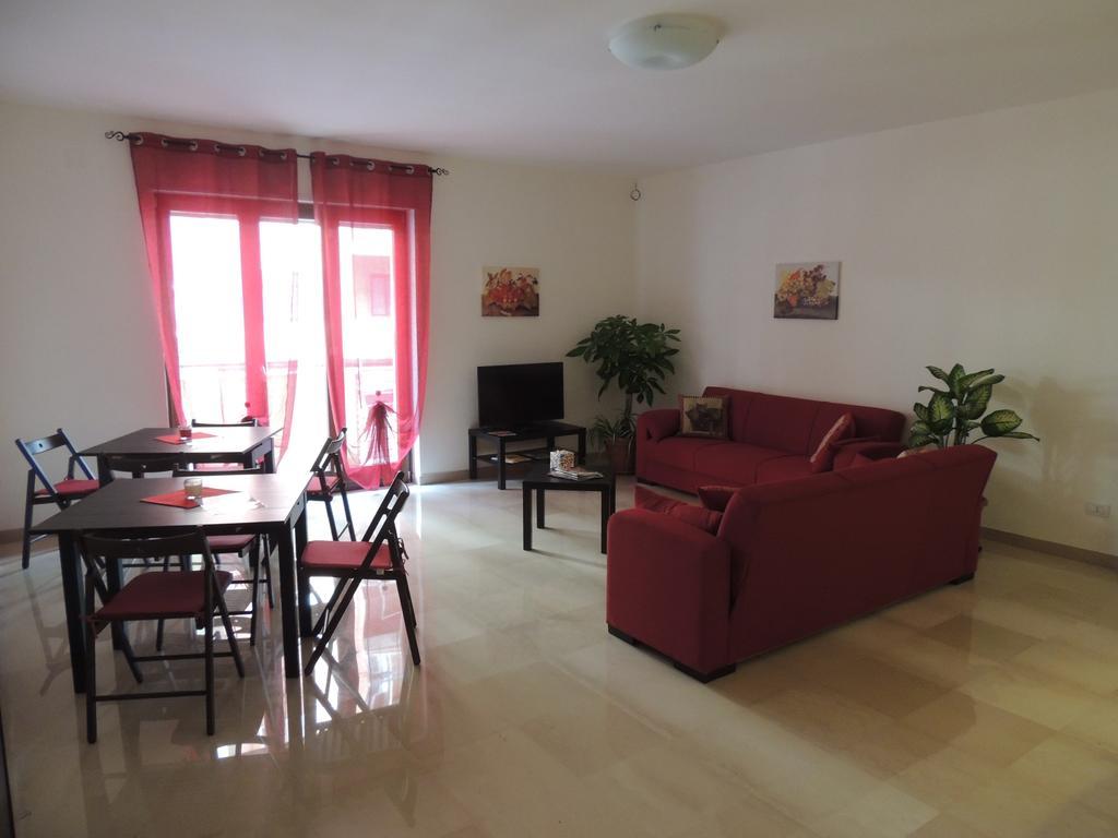 Domus Taranto Unica Sede Hotel ภายนอก รูปภาพ