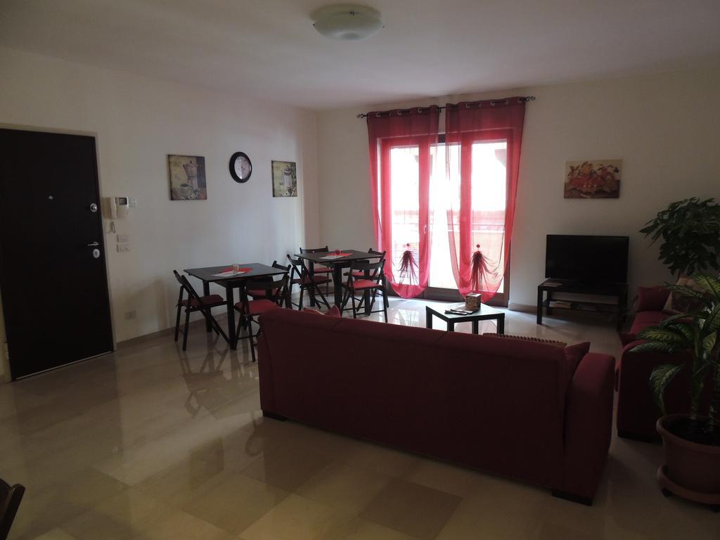Domus Taranto Unica Sede Hotel ภายนอก รูปภาพ