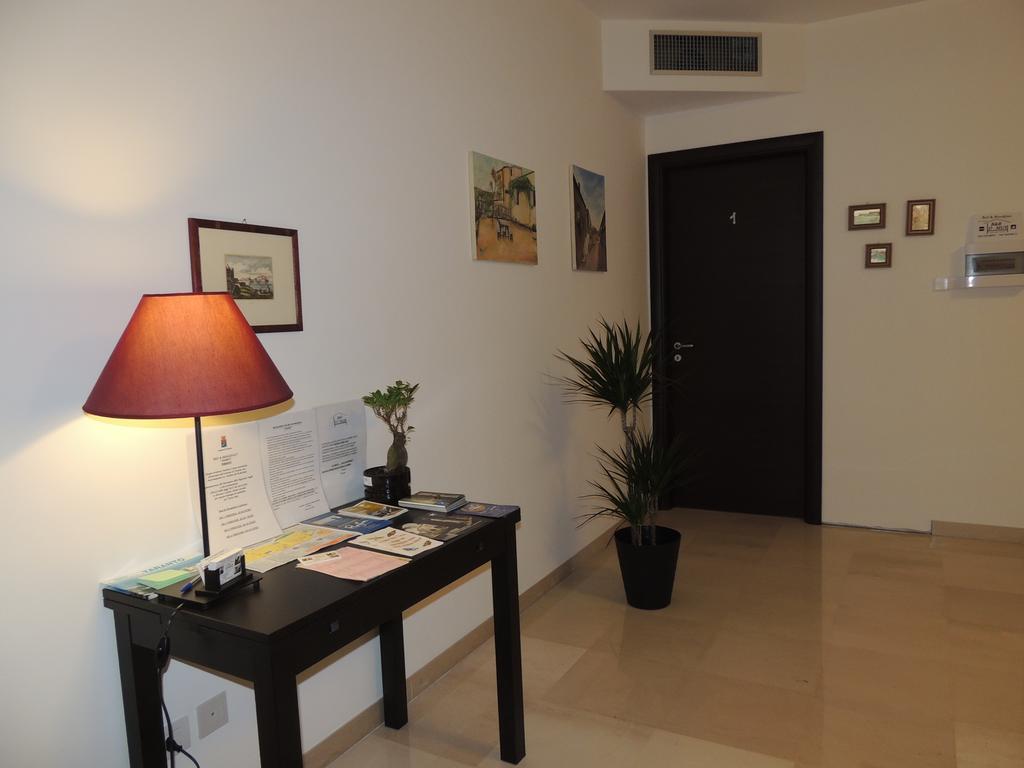 Domus Taranto Unica Sede Hotel ภายนอก รูปภาพ