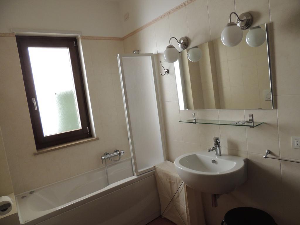 Domus Taranto Unica Sede Hotel ห้อง รูปภาพ