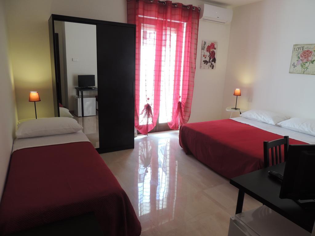 Domus Taranto Unica Sede Hotel ห้อง รูปภาพ