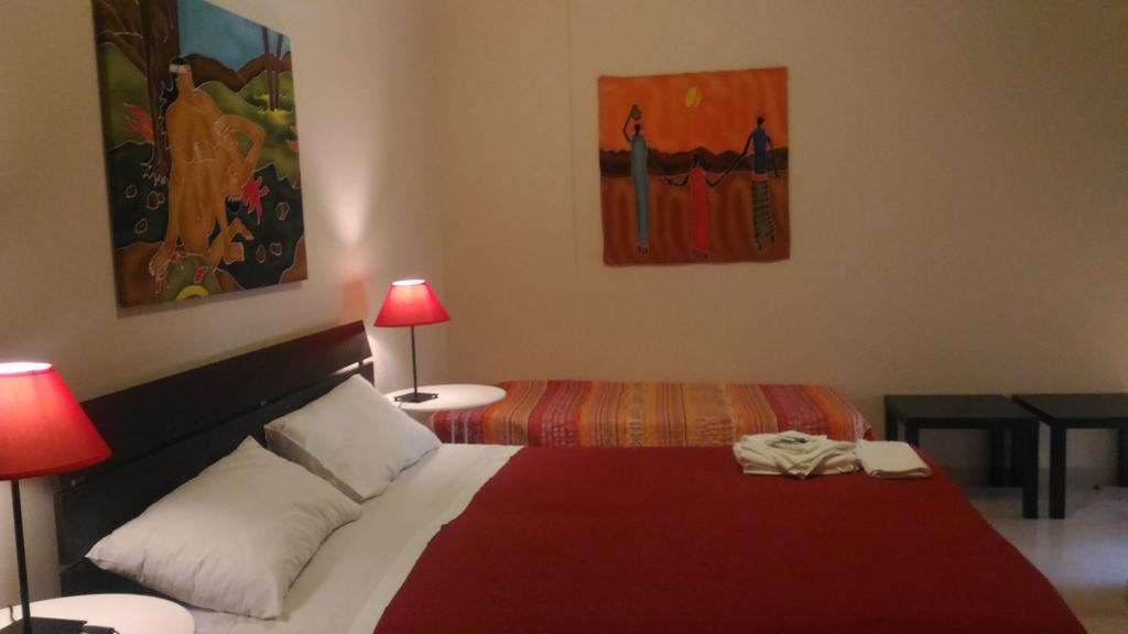 Domus Taranto Unica Sede Hotel ภายนอก รูปภาพ