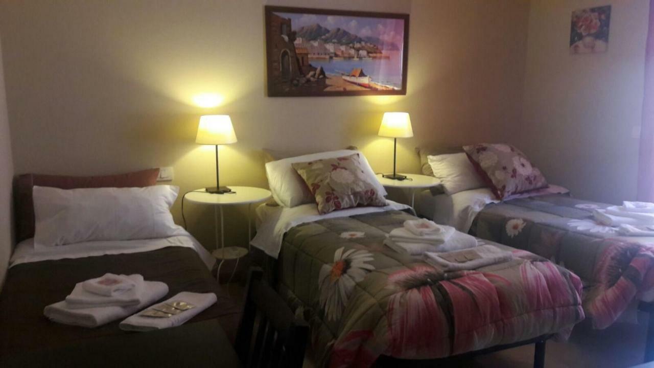 Domus Taranto Unica Sede Hotel ภายนอก รูปภาพ