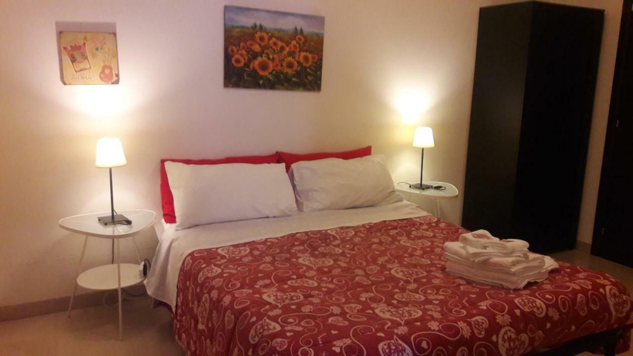 Domus Taranto Unica Sede Hotel ภายนอก รูปภาพ