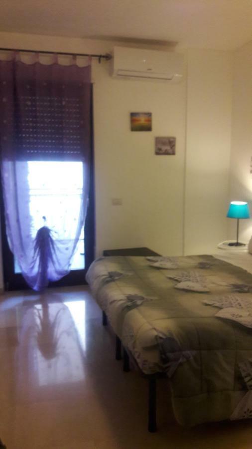 Domus Taranto Unica Sede Hotel ภายนอก รูปภาพ