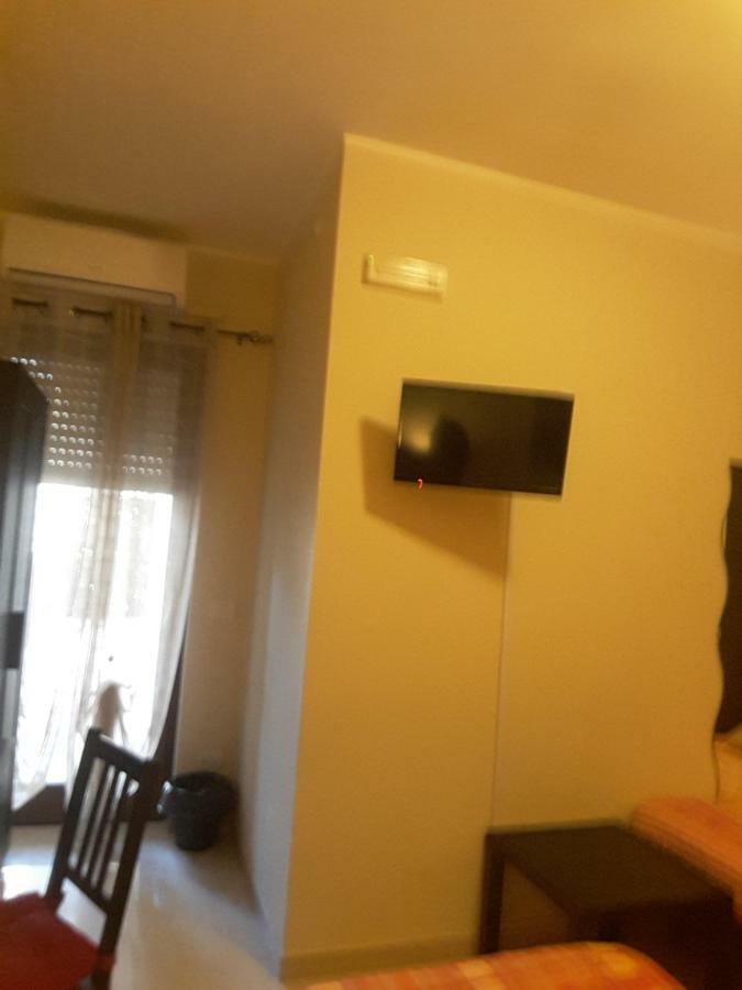 Domus Taranto Unica Sede Hotel ภายนอก รูปภาพ